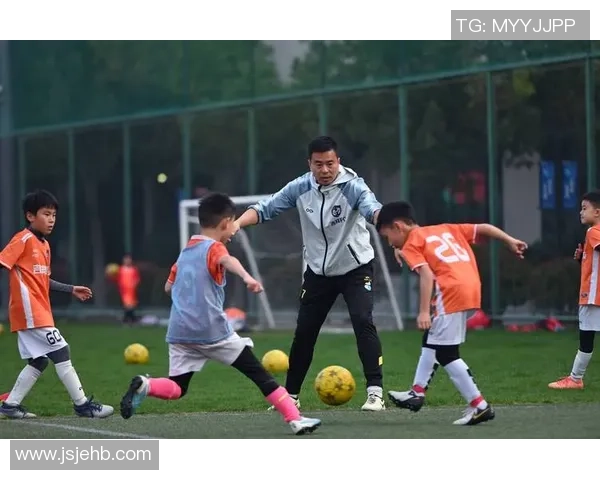 球星挑战室内足球极限赛场 技艺与激情的完美碰撞 球星挑战室内足球极限赛场 技艺与激情的完美碰撞